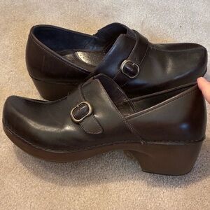 Dansko like new clogs